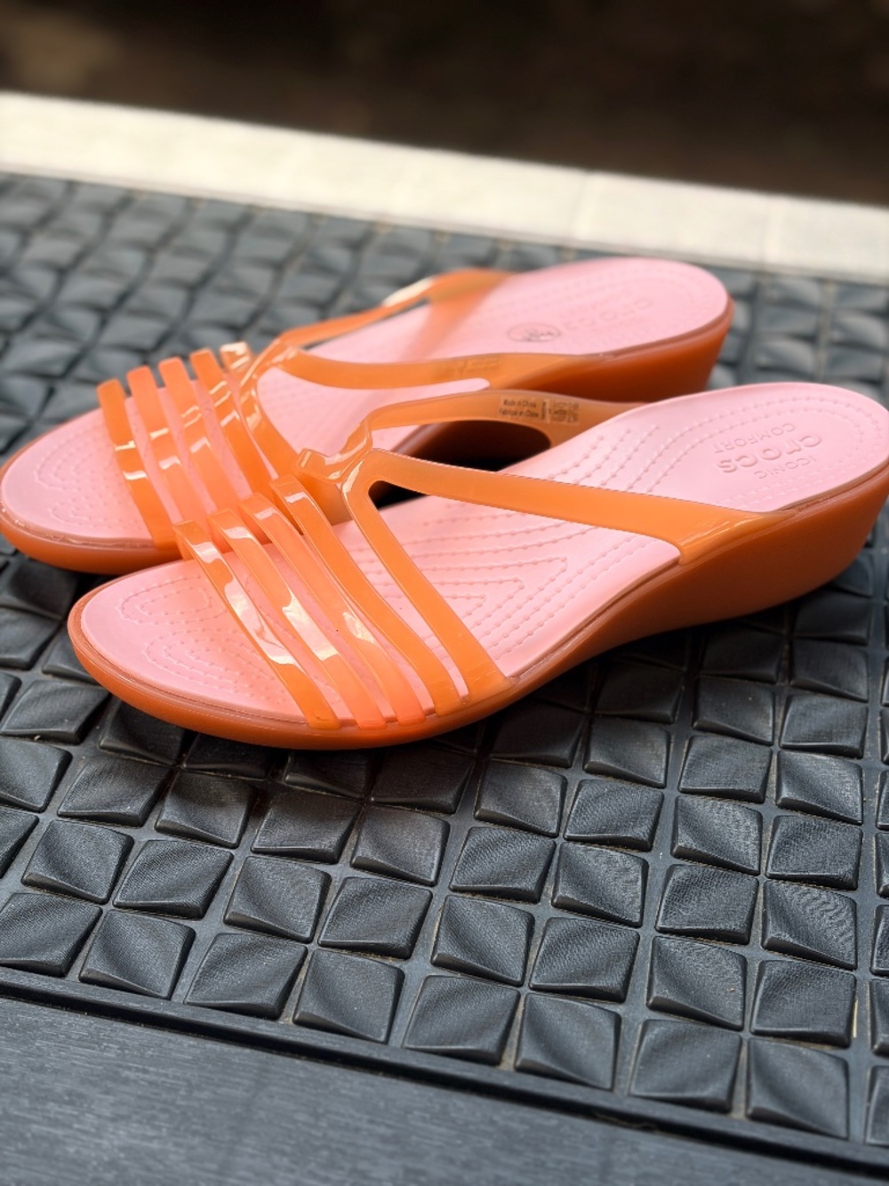 Women's Crocs strap sandals - New